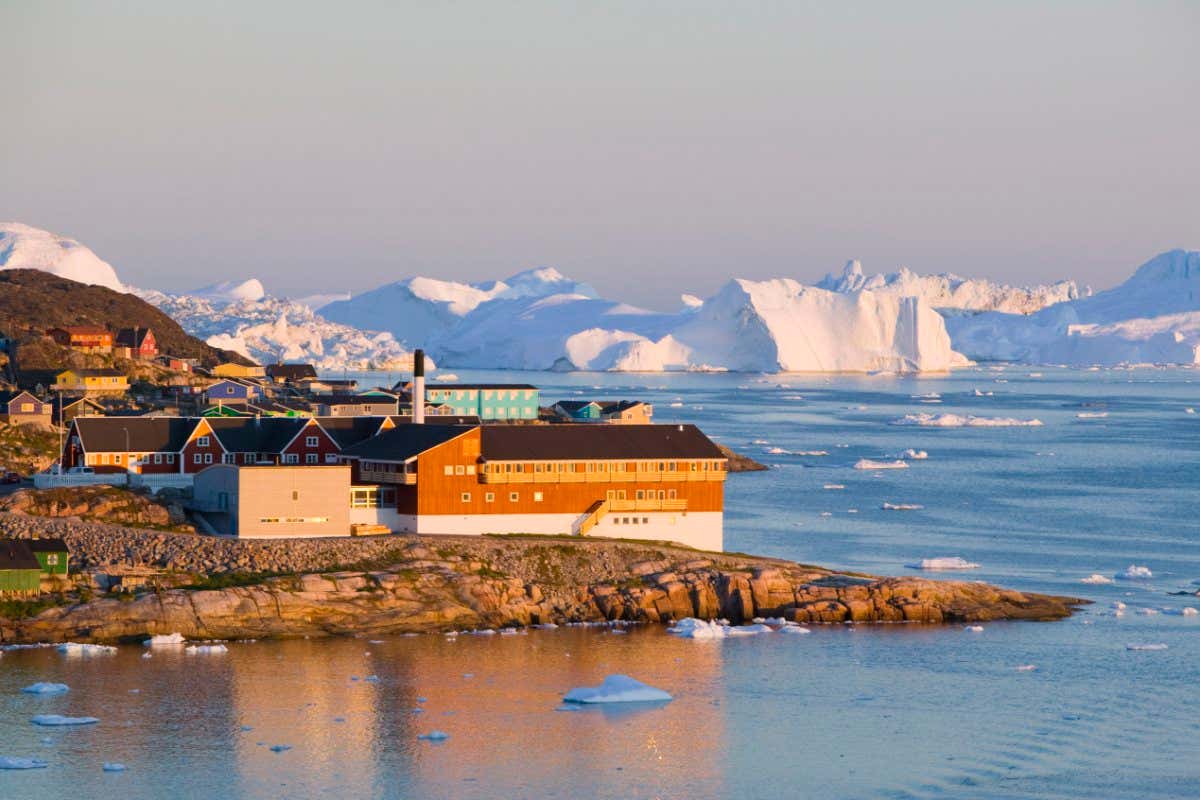 Houses and glacier