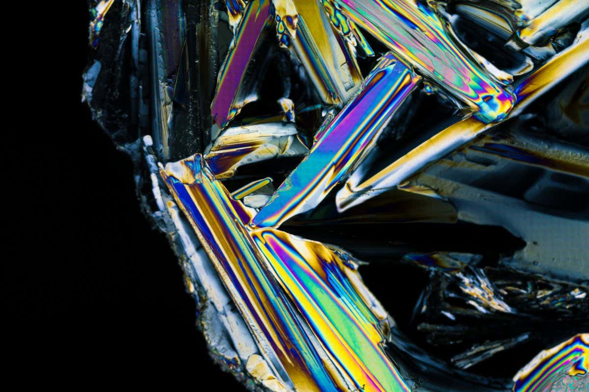 A zinc sulfate crystal under polarised light