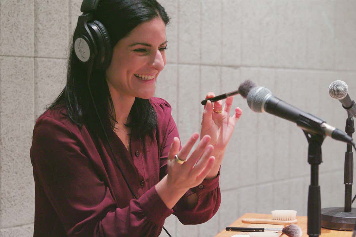 Giulia Poerio brushes a microphone