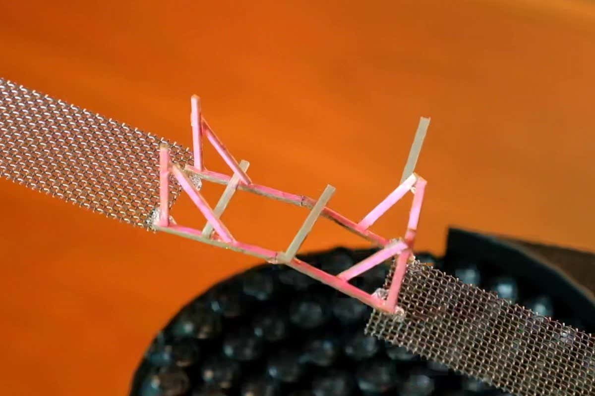 Assembly of segments using acoustic levitation