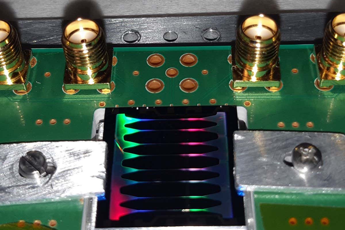 The nanomechanical gate