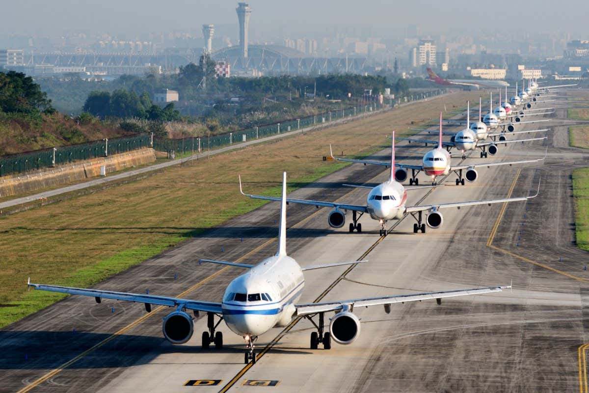 Long queue of planes