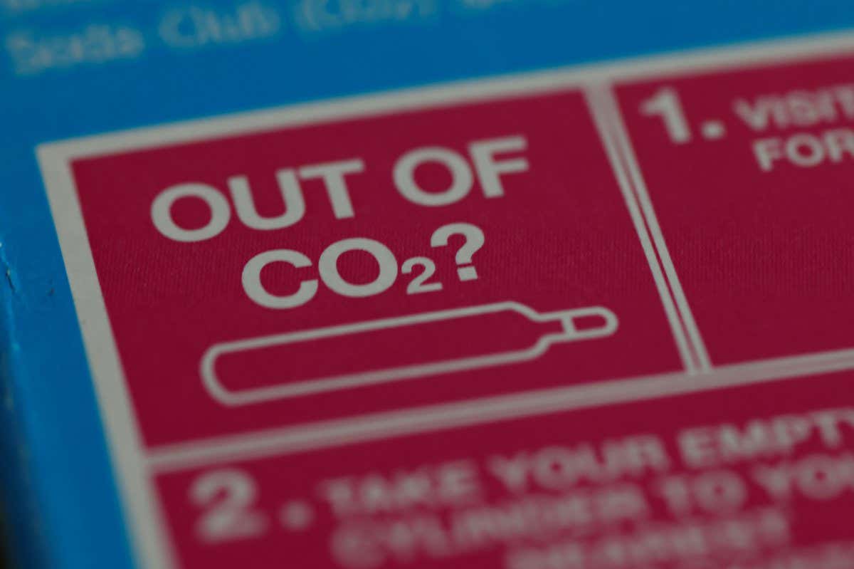 An information label is seen on packaging for a CO2 cylinder for a fizzy drinks machine in Manchester, Britain, September 20, 2021. REUTERS/Phil Noble - RC2JTP9BULMB