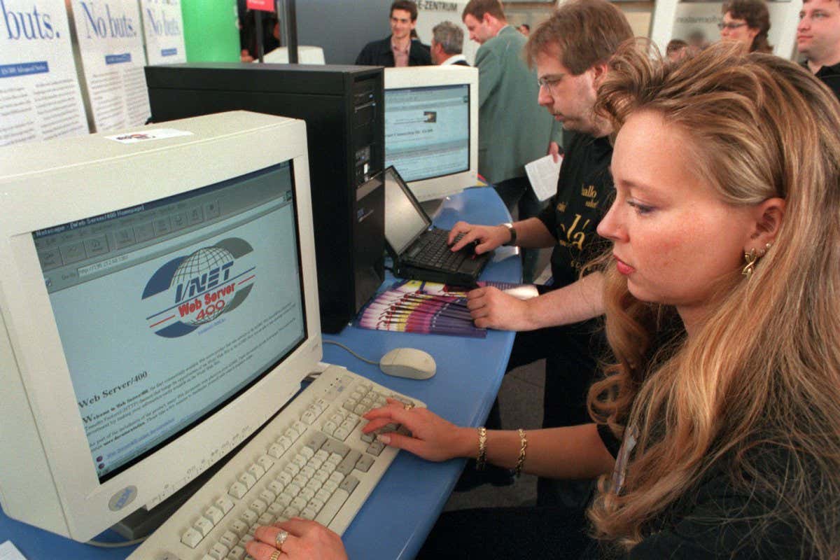 DDEW4X Diana Schiepp demonstrates the world-wide data communication on an IBM Web Server 400 at the Internet Fair in Berlin on the 29th of May in 1997.