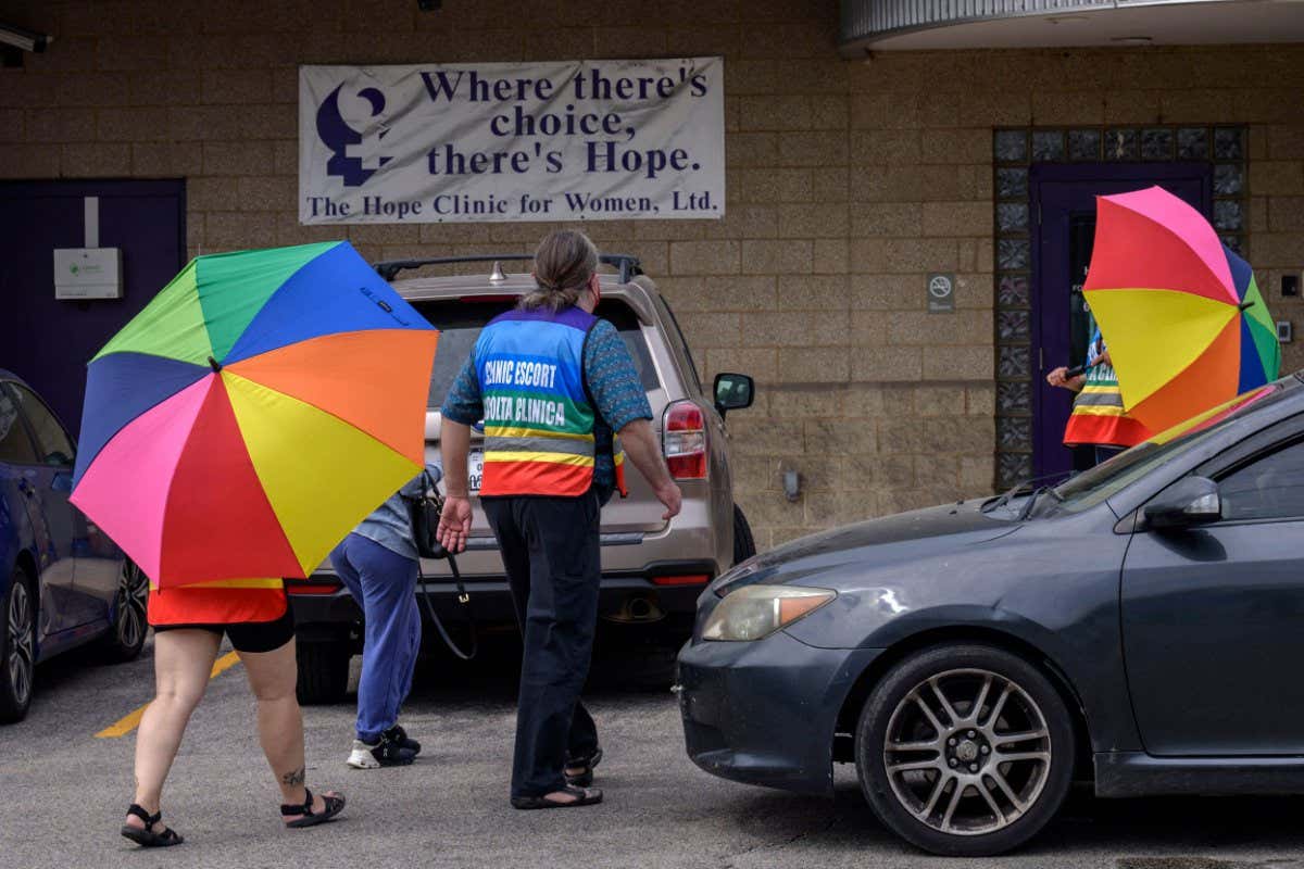 Volunteers act as a shield from anti-abortion demonstrators at the Hope Clinic For Women in Illinois