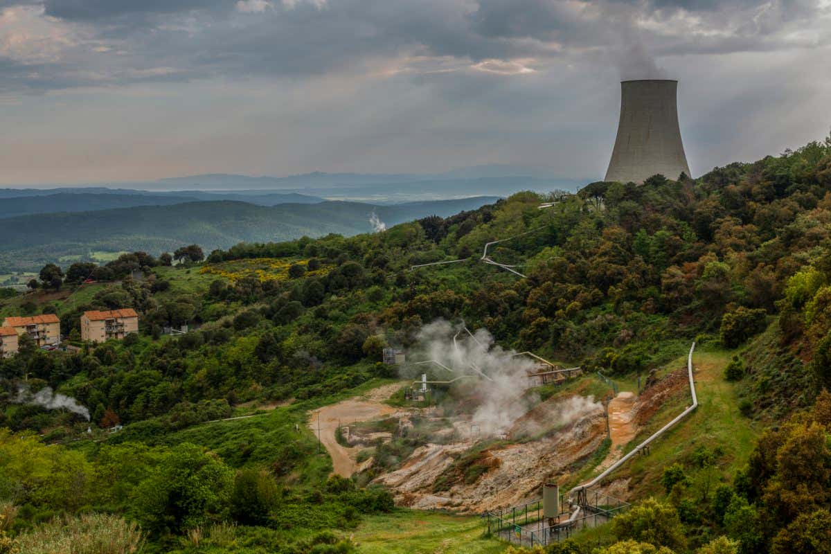 View of the Valle del Diavolo, near Monterotondo Marittimo (GR). In the center, the plumes of smoke from the 
