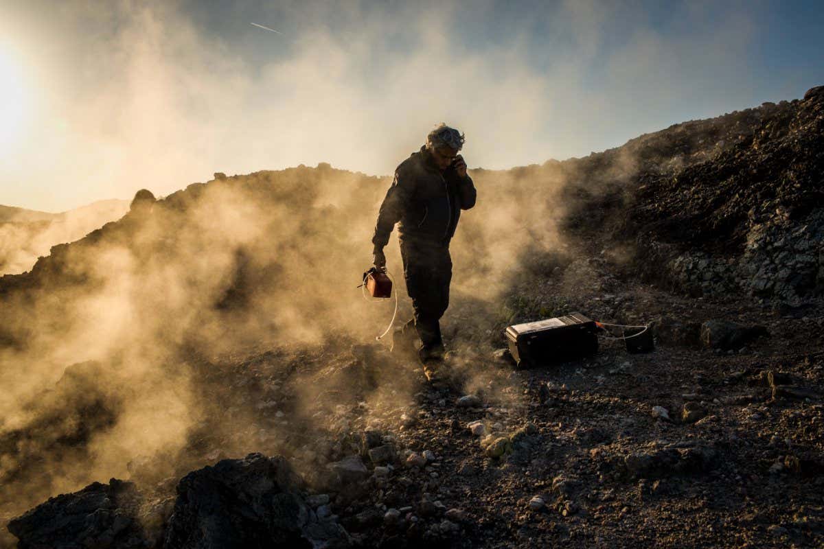 The researchers from the National Institute of Geophysics and Volcanology (INGV) analyze the composition of the gas at the "Biancane" geosite, Monterodonto Marittimo (GR), Italy. INGV researchers have been monitoring the Biancane site for several years, mapping its thermal gradient, surface morphology and gas composition.