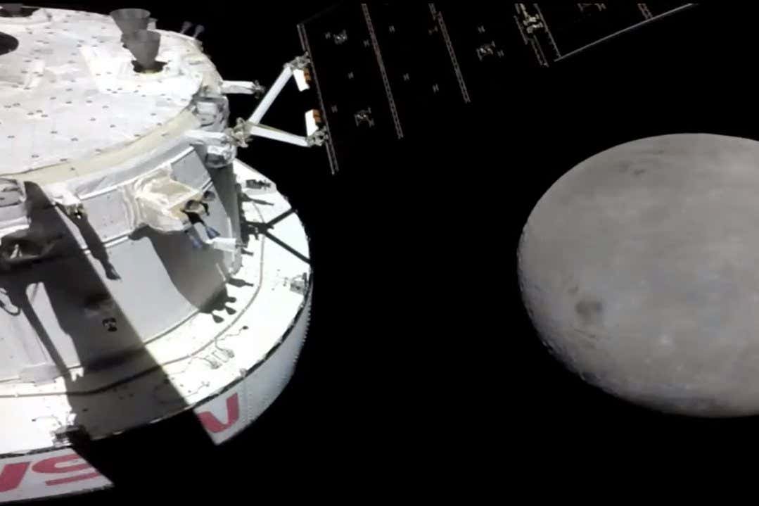 Artemis I and the moon