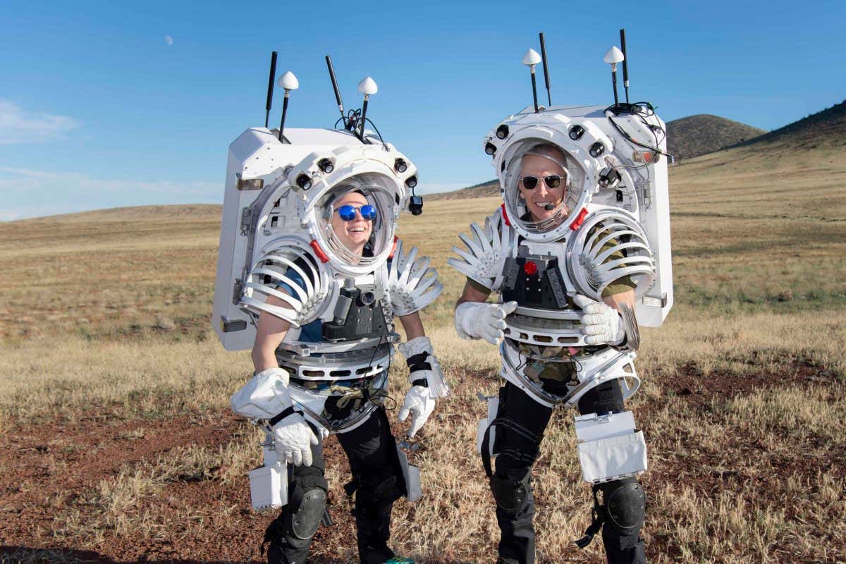 PHOTO DATE: 10-04-22 LOCATION: Flagstaff, Arizona SUBJECT: Joint EVA Test Team (JETT) Field Testing - JETT 3 fully integrated mission scale test PHOTOGRAPHER: BILL STAFFORD
