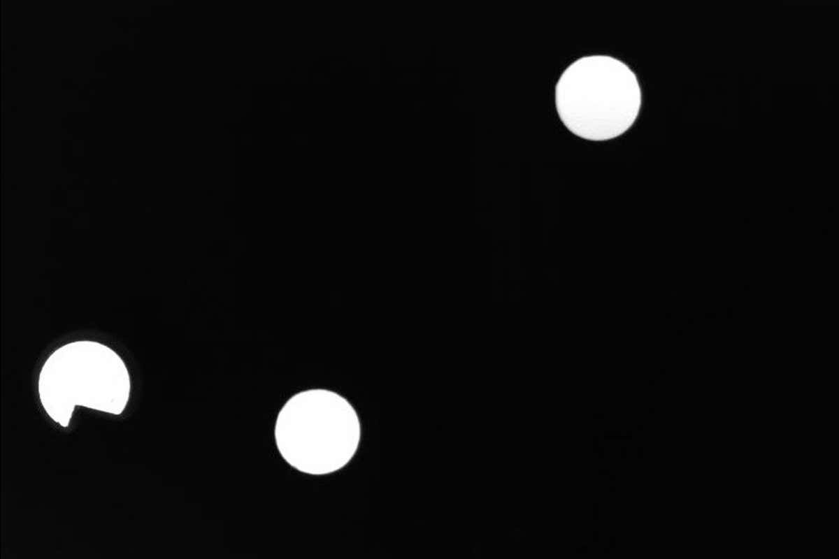 A small device shaped like Pac-Man can move on the surface of water and around obstacles without a motor. It could lead to the development of small robots for environmental monitoring of lakes and rivers.