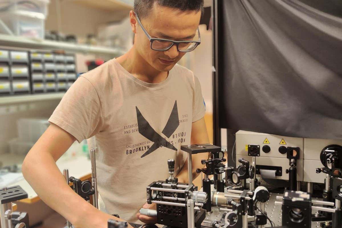 Yi Zhang with the optical computer