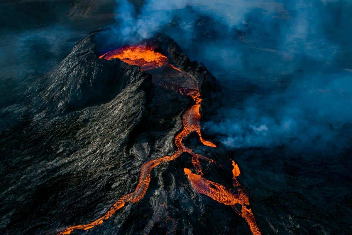 Magnificent photograph captures eruption of Fagradalsfjall volcano