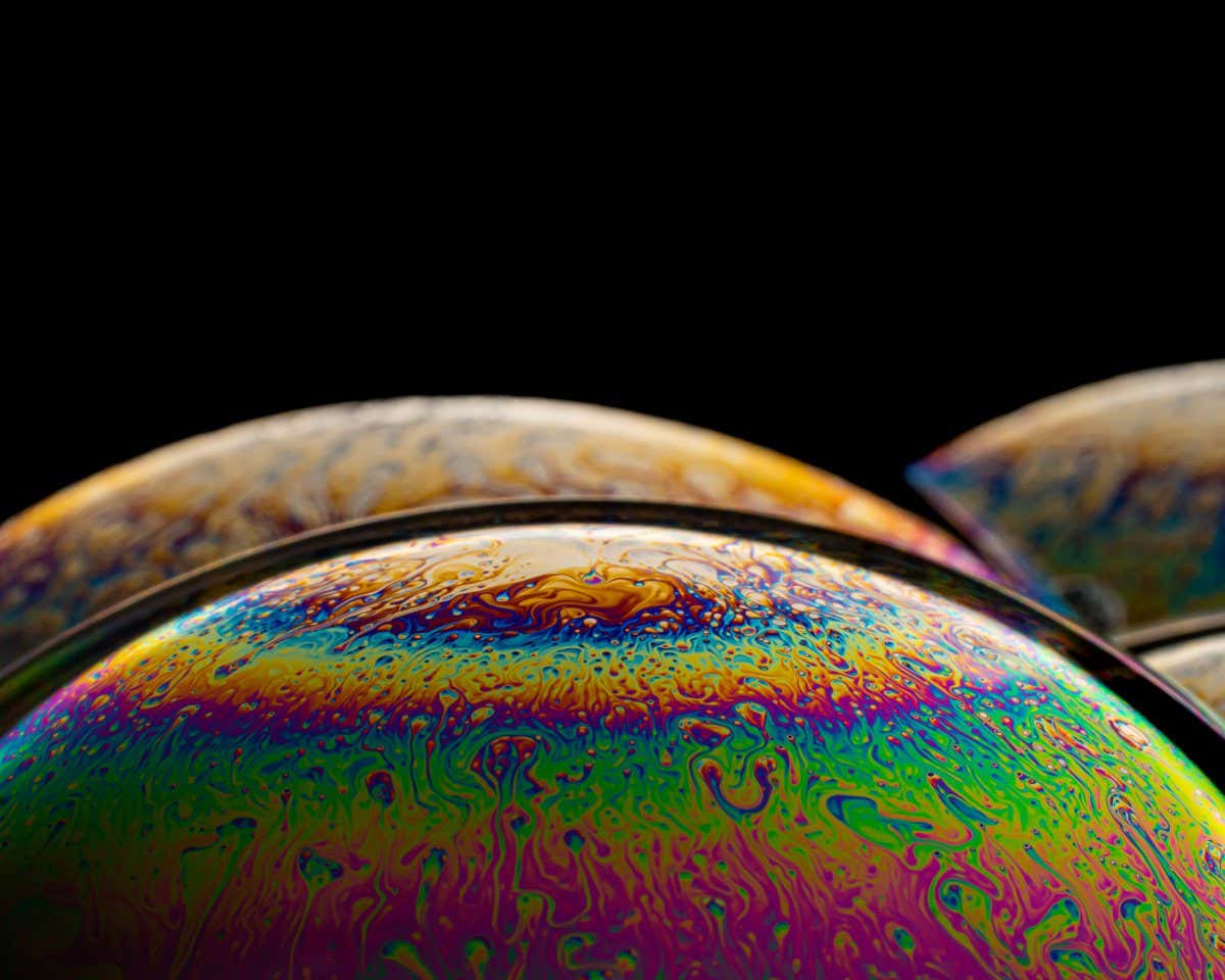 Winner ? Young Woman Photographer (under 18) RPS Woman Science Photographer of the Year ?The Beauty of Soap Bubbles? by Kelly Zhang (USA) I took this photograph of soap bubbles in 2022 and was genuinely amazed by their iridescent hues and rich textures. The swirling pattern of colours is caused by thin-?lm interference, where light re?ected from the outer soap layer interferes with light re?ected from the inner soap layer.
