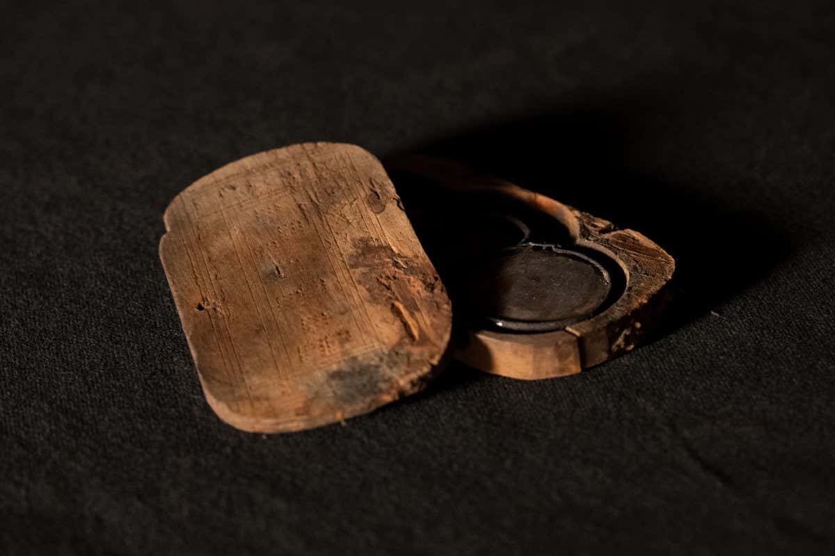 Glasses in original case ? UEA