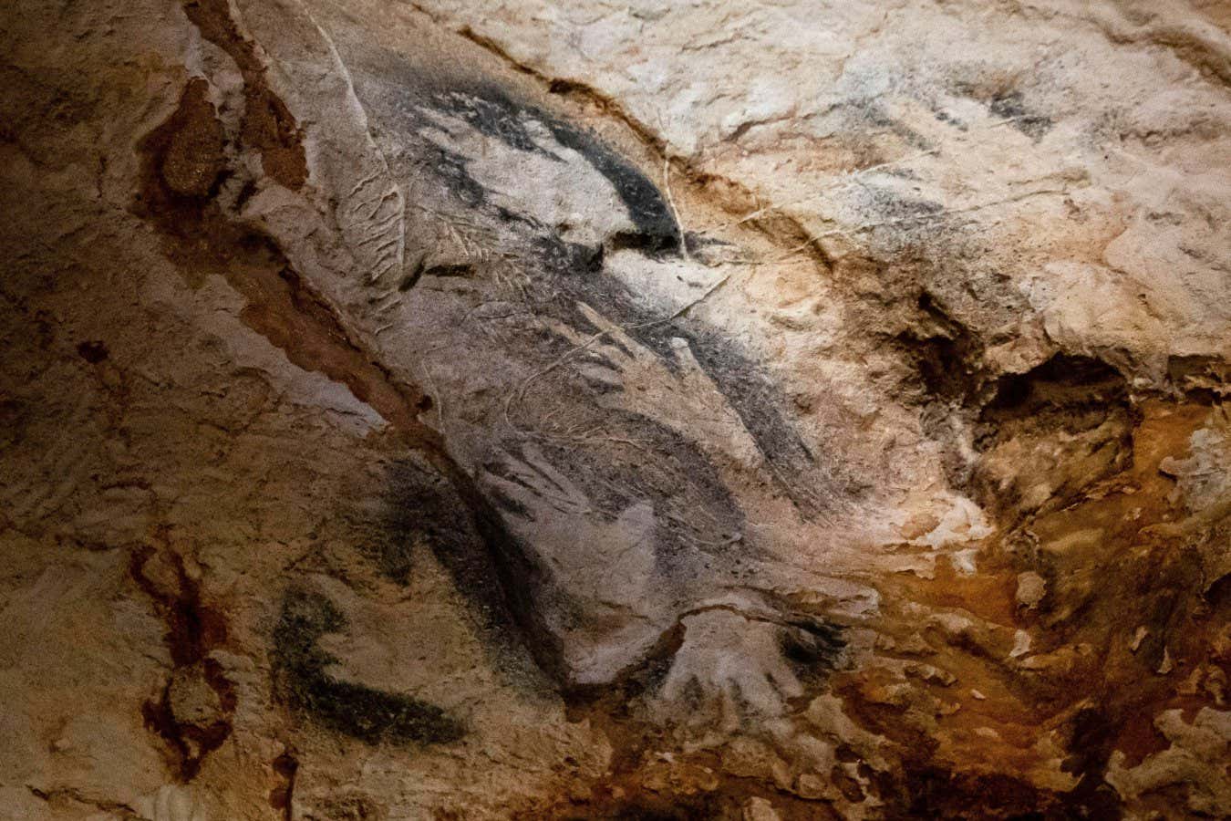 2K7WG6Y Marseille, France. 17th Oct, 2022. The cave drawing of a group of hands is seen on the walls in the reconstruction of the Cosquer Cave located in the Villa Mediterranee in Marseille. Credit: SOPA Images Limited/Alamy Live News
