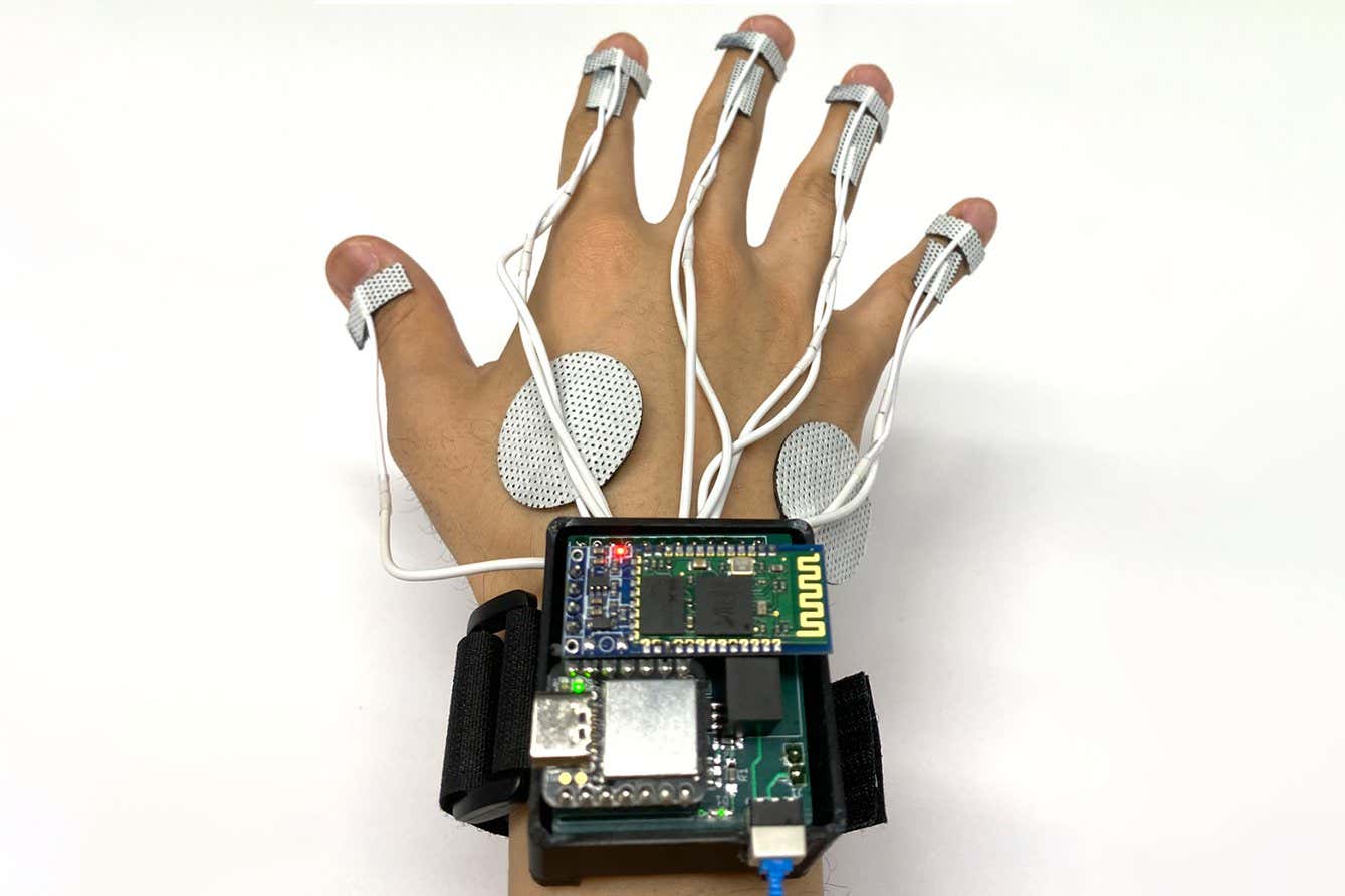 Smart glove that gives electro-tactile feedback