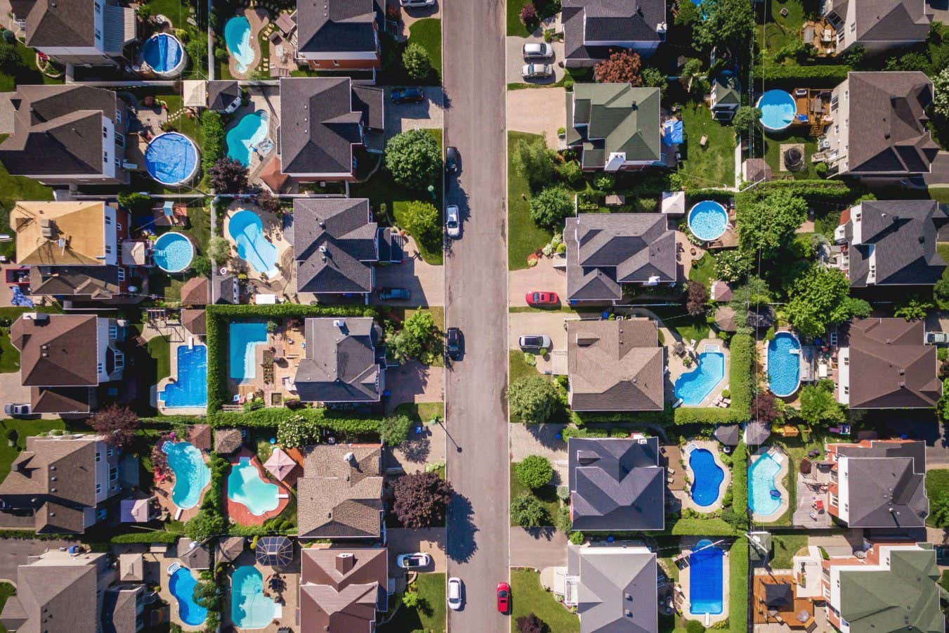 2AJPNDM Top view of family homes in typical residential neighbourhood in Montreal, Quebec, Canada.
