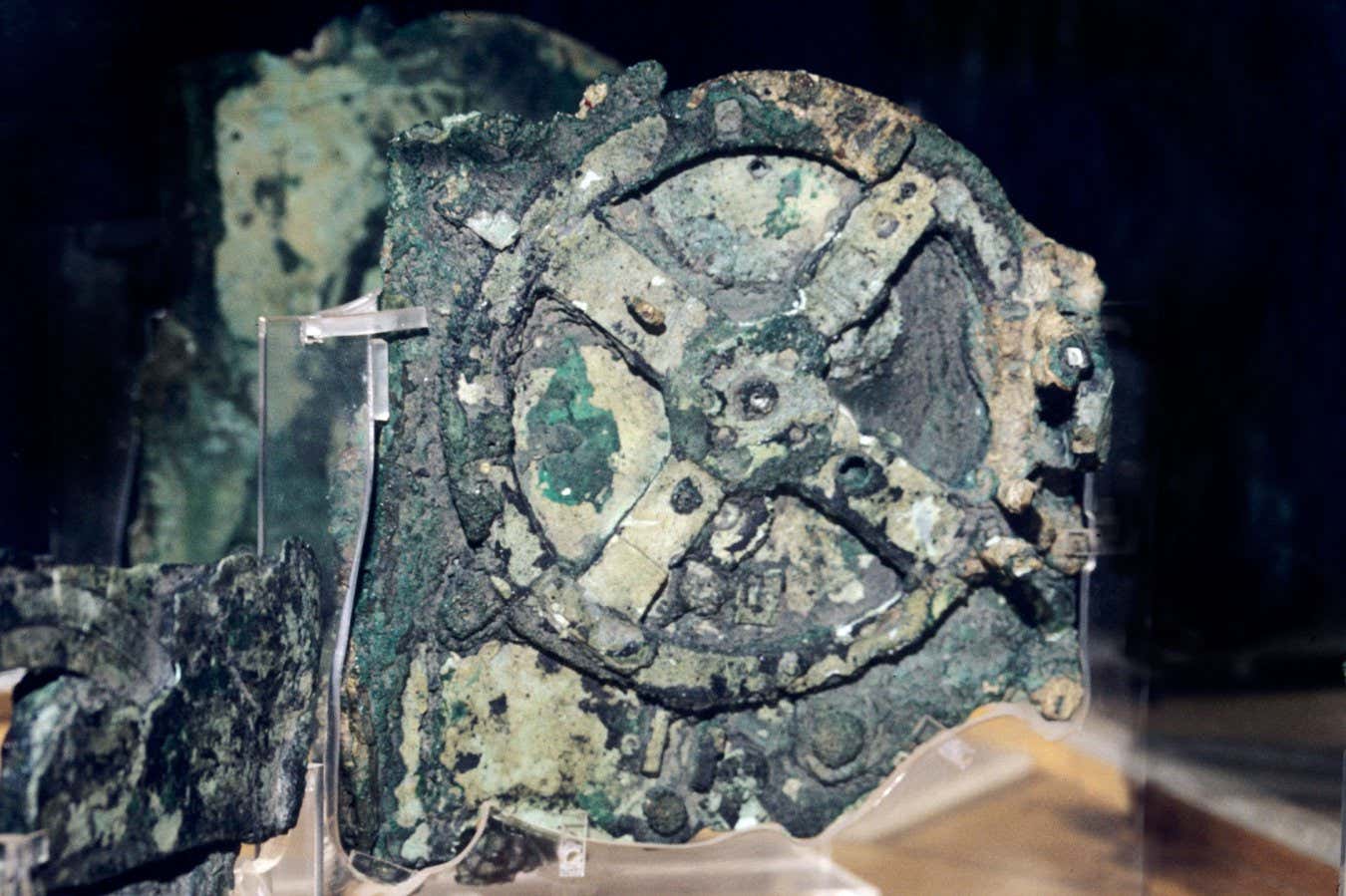 B10N6T Antikythera navigational mechanism vernier gauge 4th c BC Greece