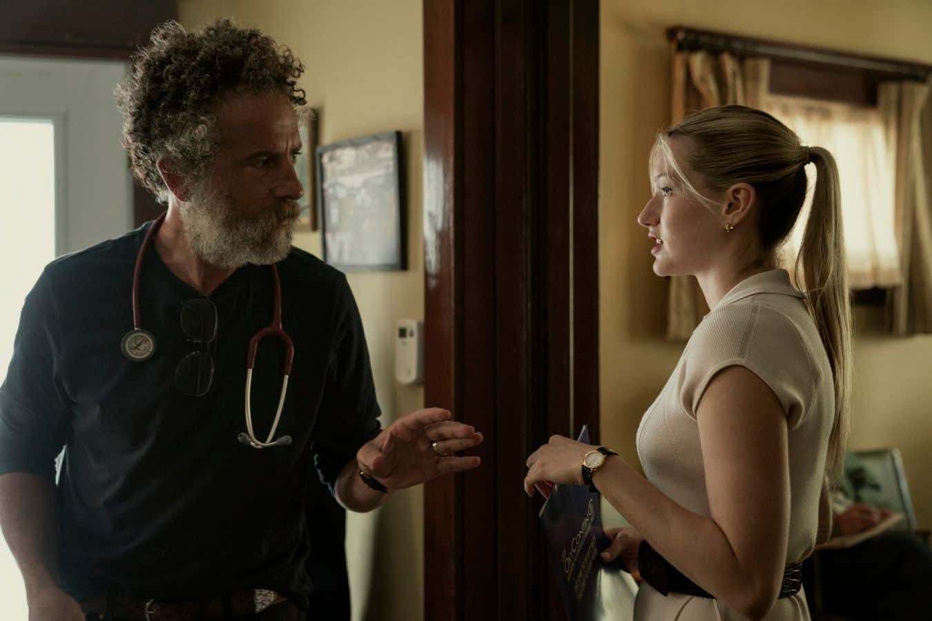 Painkiller. (L to R) John Ales as Dr. Gregory Fitzgibbons, West Duchovny as Shannon Shaeffer in episode 102 of Painkiller. Cr. Keri Anderson/Netflix ?? 2023