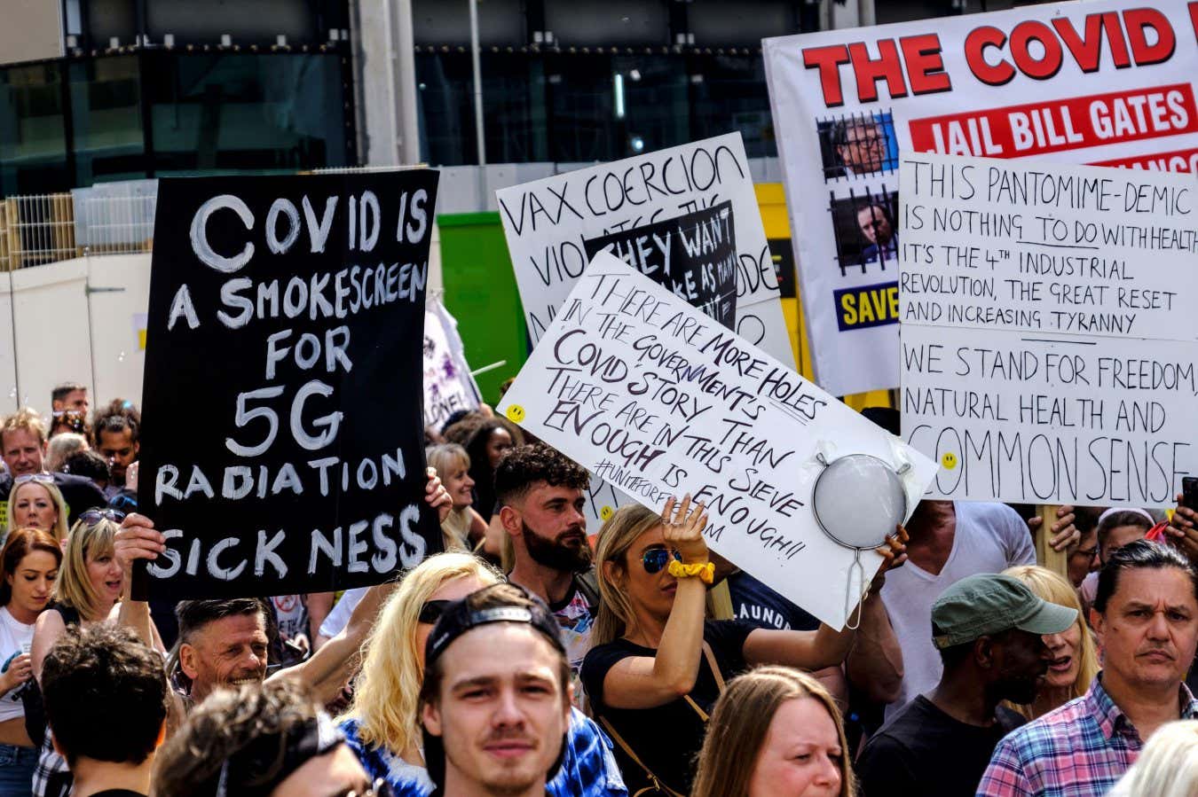 Anti-vaccine protesters march through London in 2021