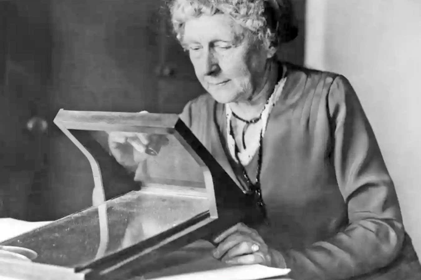 2G6HE5R ANNIE JUMP CANNON (1863-1941) American astronomer and suffragist. about 1920