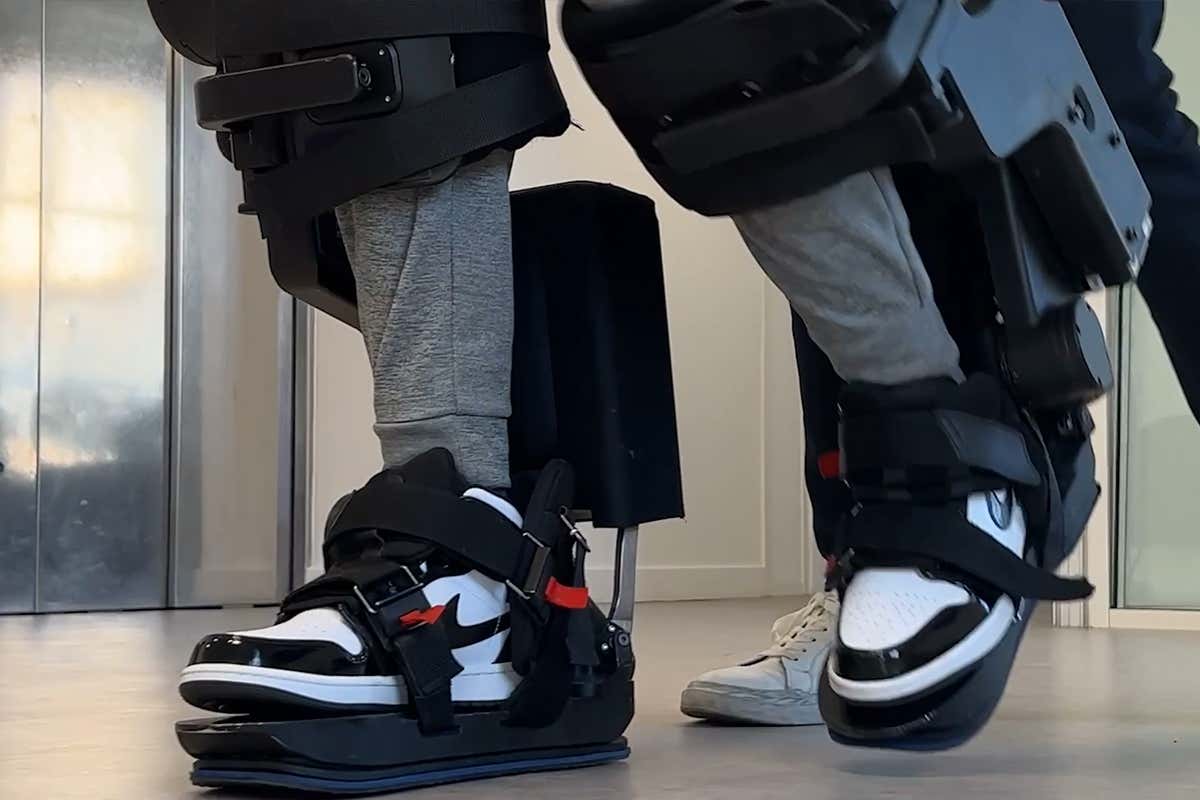 Raphael walks in an exoskeleton