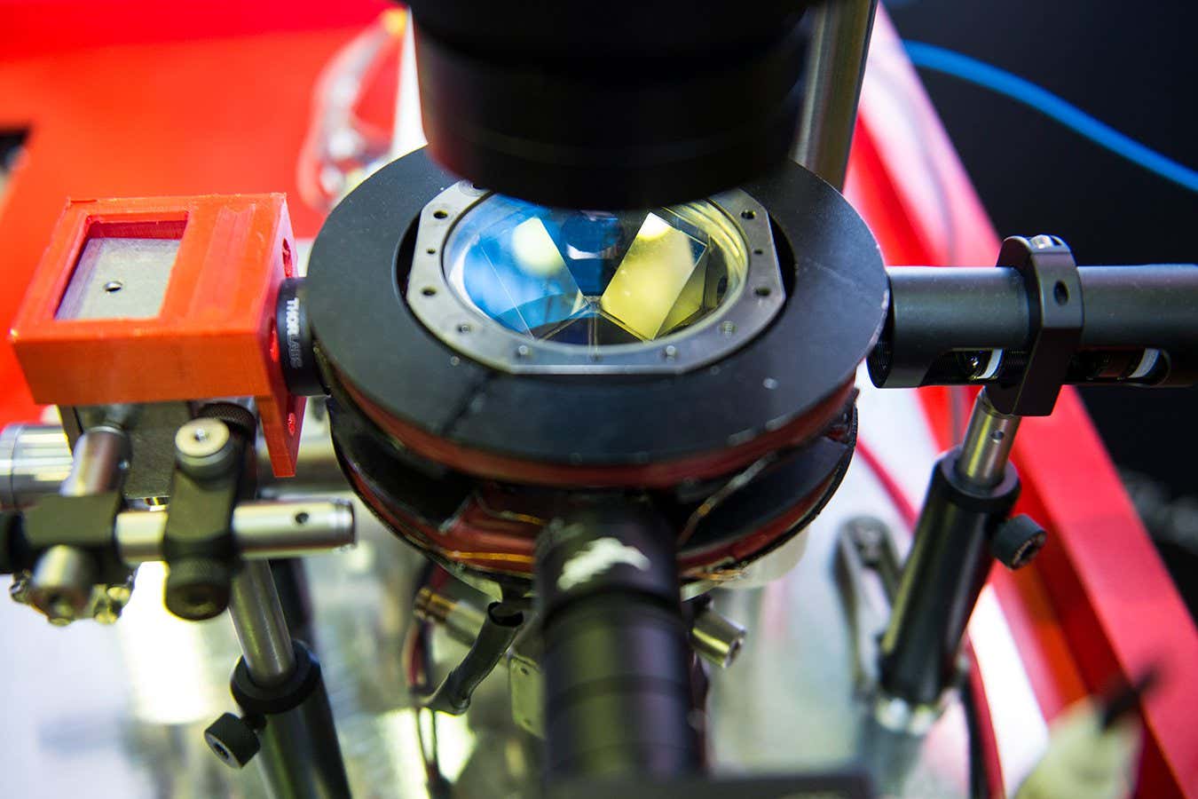 Six laser beams cool and trap atoms before sending them into the interferometer