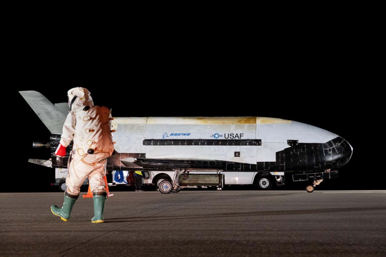 2M3CPXW Kennedy Space Center, Florida, USA. 12th Nov, 2022. X-37B orbital test vehicle concludes sixth successful mission. Orbital Test Vehicle-6 (OTV-6), the U.S. Space Force's unmanned, reusable spaceplane, successfully deorbited and landed at NASA's Kennedy Space Center Shuttle Landing Facility on Nov. 12, 2022, at 05:22 a.m. The service module successfully separated from the OTV before landing, which is a necessary activity due to the aerodynamic forces experienced by the X-37B vehicle upon re-entry. In the coming weeks, the service module will be disposed of in accordance with best practices