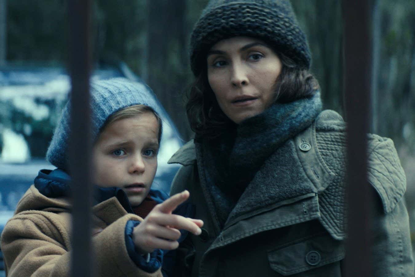 Rosie/Davina Coleman and Noomi Rapace in 