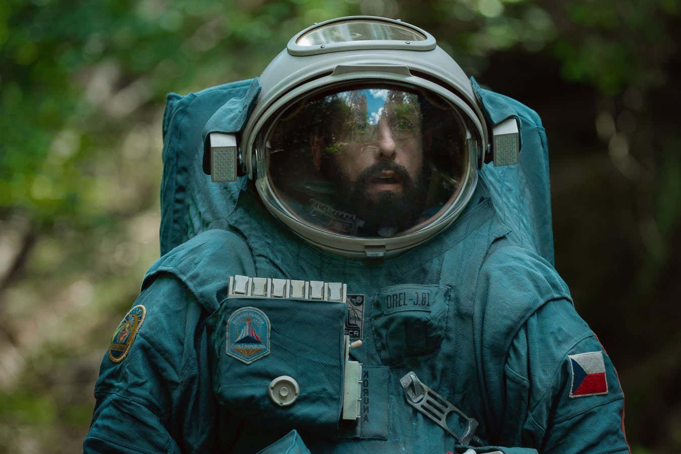 SPACEMAN. Adam Sandler as Jakub??in Spaceman. Cr. Larry Horricks/Netflix ?? 2023.