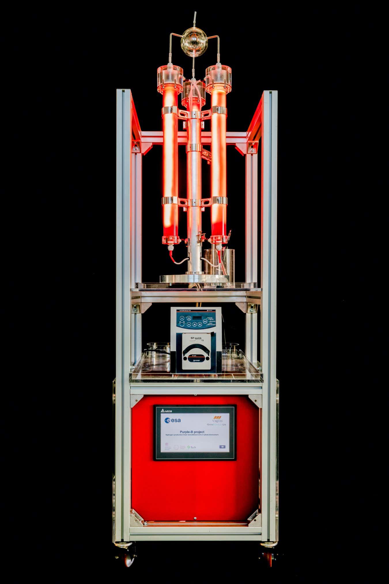 The Purple-B project, funded by the European Space Agency, is a prototype for the production of biohydrogen thanks to the purple bacteria that populate the Venice Lagoon. The photobioreactor is capable of degrading wastewater and biological waste from astronauts to produce hydrogen gas.