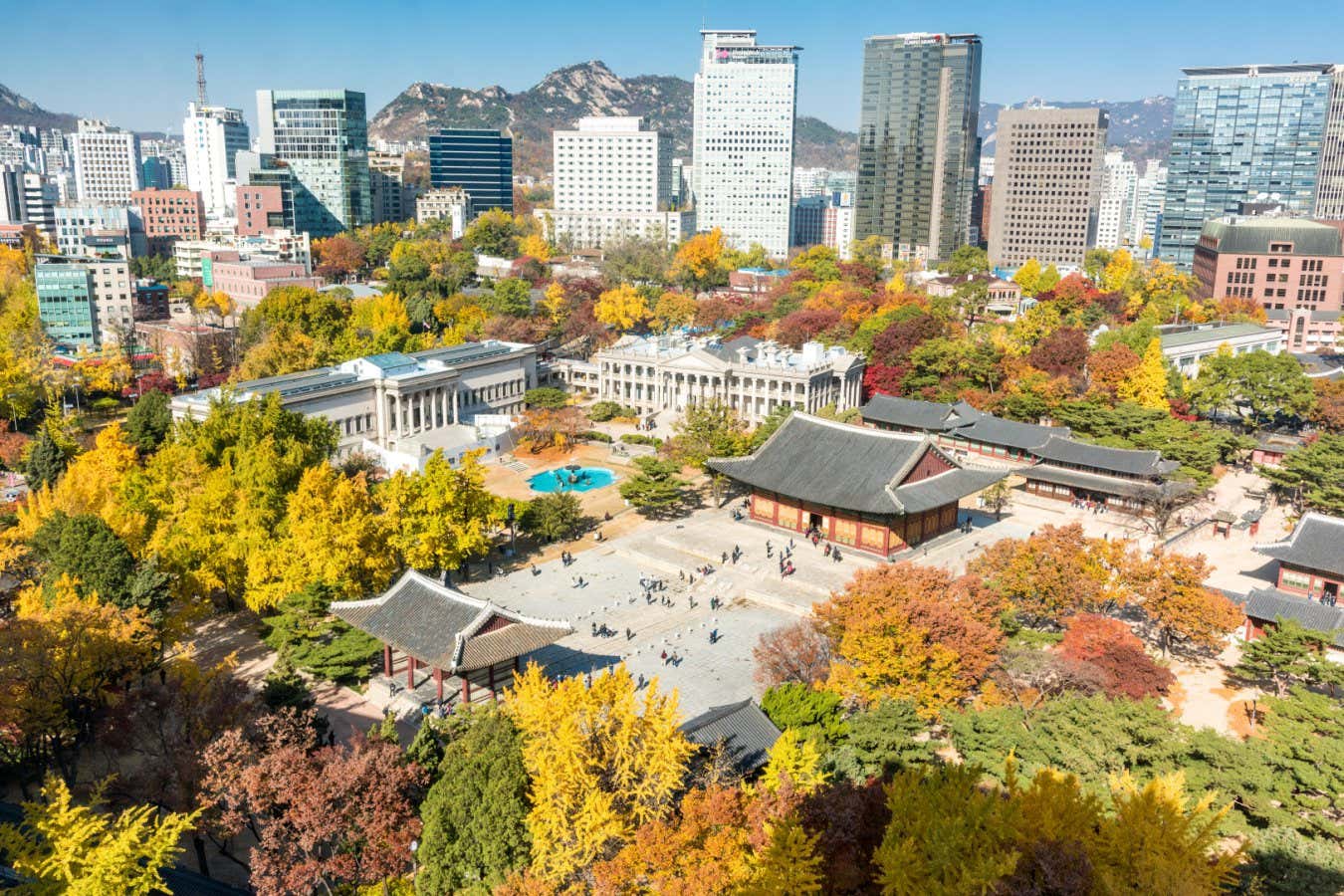 MH56FG View of Seoul city and autumn in Deoksugung palace