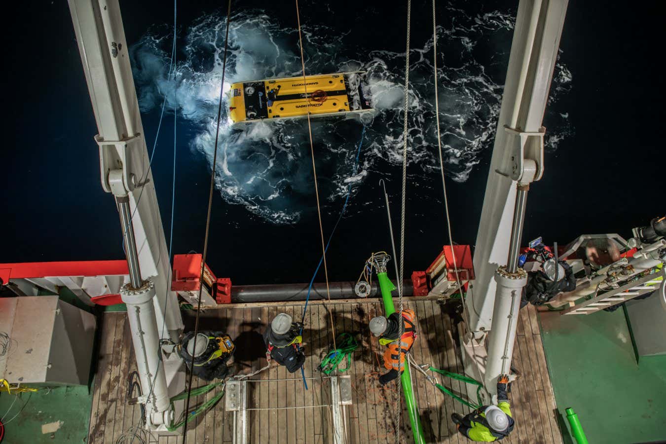 Kerry Taylor (l) J.C. Caillens and Fr??d??ric Bassemayousse (r) from Sub-sea team and crew of S.A.Agulhas II recover the AUV after a dive in the Weddell Sea, in search for Sir Ernest Shacklaton's ship the Endurance. 20220218, Esther Horvath