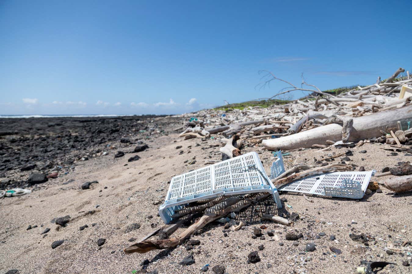 Welcome to Hawaii's 'plastic beach', one of the world's dirtiest places. Hawaii has long evoked images of a Pacific paradise but Kamilo Beach, located on the Big Island, presents a starkly different reality. Hawaii??s efforts to push back on rampant plastics consumption have been among the boldest in the country. ?? Liz Barney / Guardian / eyevine Contact eyevine for more information about using this image: T: +44 (0) 20 8709 8709 E: info@eyevine.com http://www.eyevine.com