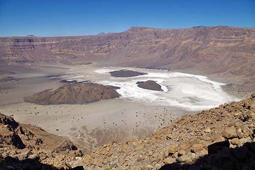 Volcano hunters dig into the Sahara's watery past